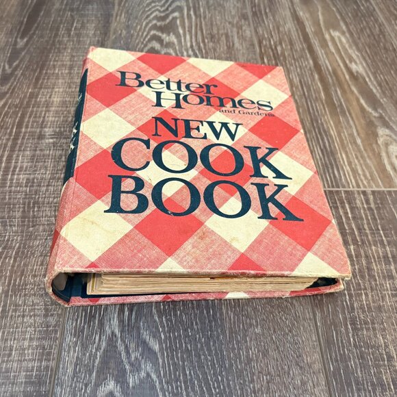 Better Homes and Gardens New Cook Book - 1968 - Picture 2 of 11